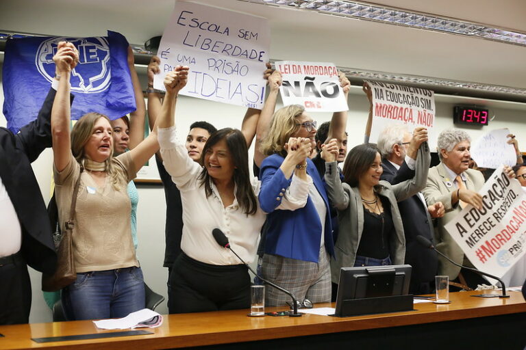 Leia mais sobre o artigo A perseguição sistemática contra professores no Brasil