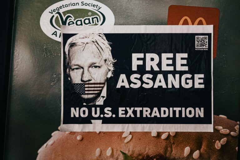 Leia mais sobre o artigo Onde Assange tem amigos