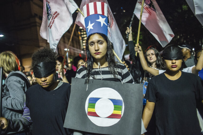 Leia mais sobre o artigo Na disputa entre oligopólios, a comunicação independente é a primeira vítima