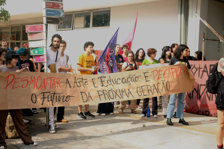 Leia mais sobre o artigo Defender e subverter a universidade pública no Brasil