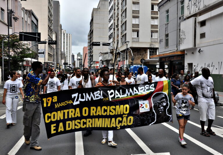 Leia mais sobre o artigo Léo Lins e a lógica do racismo recreativo