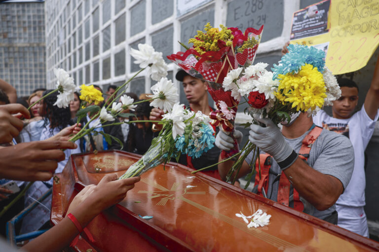 Leia mais sobre o artigo Por que a maioria aprova o massacre no Rio de Janeiro?