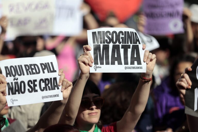 Leia mais sobre o artigo Influenciadores transformam misoginia em mercadoria lucrativa